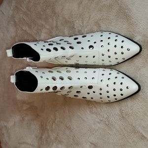 White studded booties qupid western style sz.7